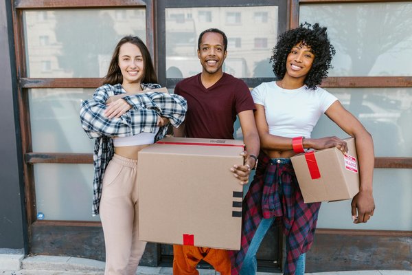 Come sfruttare la psicologia dei colori per progettare aule scolastiche che potenziano la concentrazione